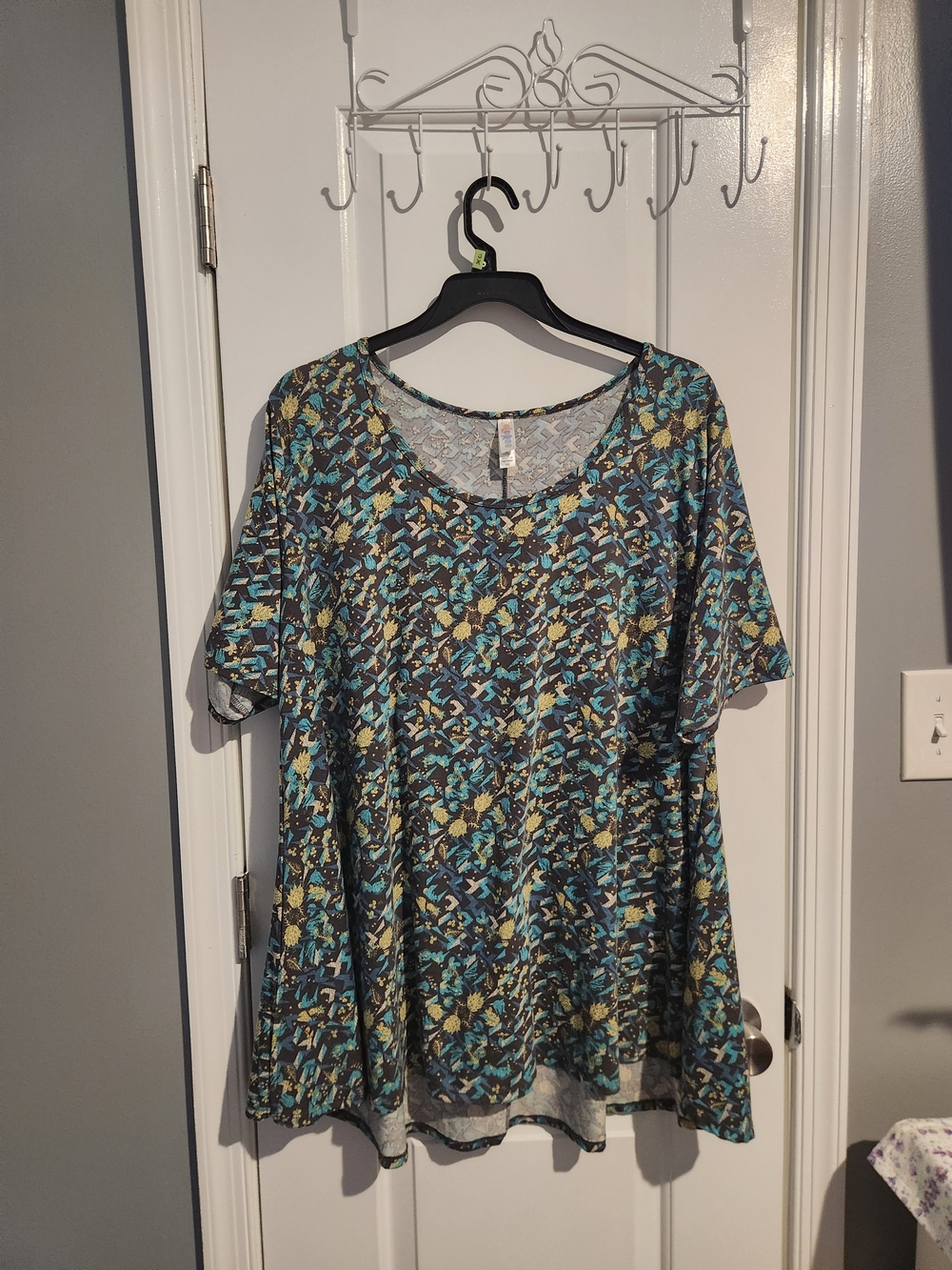 LulaRoe Perfect Tee. Women’s Printed Scoop Neck Top - Teal Floral